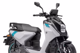 Yamaha tung cùng lúc 2 mẫu xe máy điện mới: có bản đổi pin, giá từ 35 triệu đồng - chạy được bao xa, sạc bao lâu?