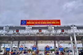 Từ 1/10/2025: Ô tô qua trạm thu phí phải dùng tài khoản không tiền mặt