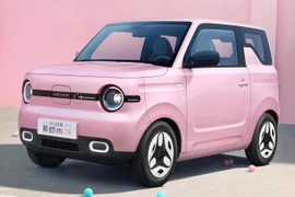 Ô tô điện mini có giá ngang xe tay ga, chạy 200 km mỗi lần sạc