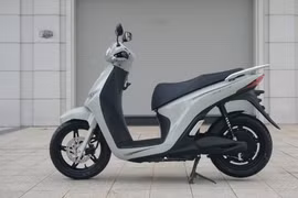 VinFast giới thiệu bộ ba xe máy điện Vero X, Feliz và Feliz Lite với hai pin tháo rời.