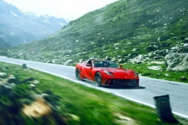 Chiếc Ferrari 812 GTS mui trần thứ hai xuất hiện tại Việt Nam