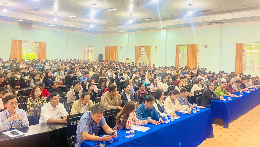 Thí sinh tham dự kỳ thi tuyển dụng viên chức giáo viên năm 2024 tại Phân hiệu Trường Đại học Sư phạm TP. Hồ Chí Minh. Ảnh: T.D cbef94d8c1b848e611a9.jpg
