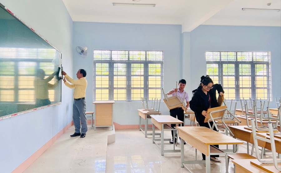 Trường Tiểu học và THCS Phù Đổng (xã Ia Púch) chuẩn bị cơ sở vật chất sẵn sàng cho ngày khai trường. Ảnh: T.D b8e06dfe6b8fe3d1ba9e.jpg