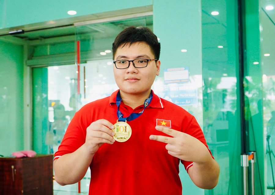 Em Lê Kiến Thành-học sinh Trường THPT Chuyên Lê Quý Đôn (phường Quy Nhơn, tỉnh Gia Lai) xuất sắc giành Huy chương Vàng tại Olympic Tin học Quốc tế 2025. Ảnh: T.D cc686f9318c3909dc9d2.jpg