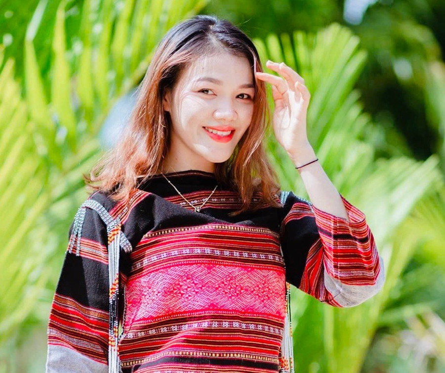 นางสาวดิงห์ ทิ เหีม - เจ้าหน้าที่รับผิดชอบงานด้านการศึกษาในตำบลหวิงห์ทิงห์ ภาพโดย: T.D z7064391430157-298c55bdeafcdd84d1931738c2bca83e.jpg