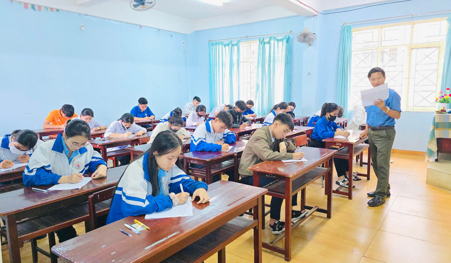 Thí sinh tham dự kỳ thi thử tại điểm thi Trường THPT chuyên Hùng Vương (TP. Pleiku). Ảnh: T.D 326b8fa21531a76ffe20.jpg