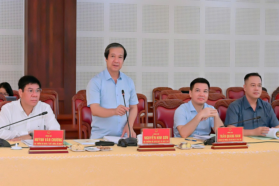 Bộ trưởng Bộ GD-ĐT Nguyễn Kim Sơn đề nghị tỉnh Gia Lai chuẩn bị tốt các điều kiện để tổ chức thành công Kỳ thi tốt nghiệp THPT năm 2025. Ảnh: Đ.T btruong.jpg