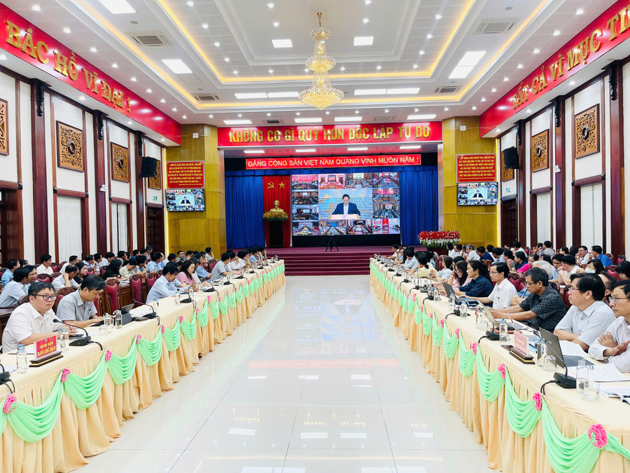 Quang cảnh Hội nghị toàn quốc về công tác chuẩn bị Kỳ thi tốt nghiệp THPT năm 2025 tại điểm cầu tỉnh Gia Lai. Ảnh: T.D quang-canh-hoi-nghi.jpg