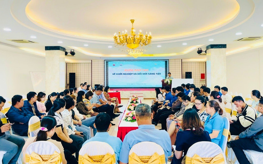 Các học viên tham gia khóa đào tạo về khởi nghiệp ĐMST với chủ đề “Nâng cao năng lực ĐMST cho các chủ thể trong hệ sinh thái khởi nghiệp ĐMST tỉnh Gia Lai”. Ảnh: T.D b43a5159c69b73c52a8a.jpg