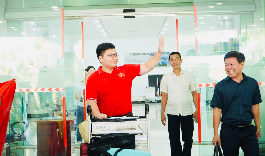 Với thành tích nổi bật, em Lê Kiến Thành được Trường Đại học Khoa học tự nhiên, Đại học Quốc gia TP. Hồ Chí Minh cấp học bổng toàn phần trị giá gần 300 triệu đồng. Ảnh: TD e16602a316f39eadc7e2.jpg