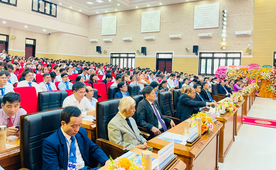 Đại biểu tham dự lễ công bố Quyết định công nhận Hiệu trưởng Trường Đại học Quy Nhơn nhiệm kỳ 2025-2030. Ảnh: T.D 45a71a289ccc16924fdd.jpg