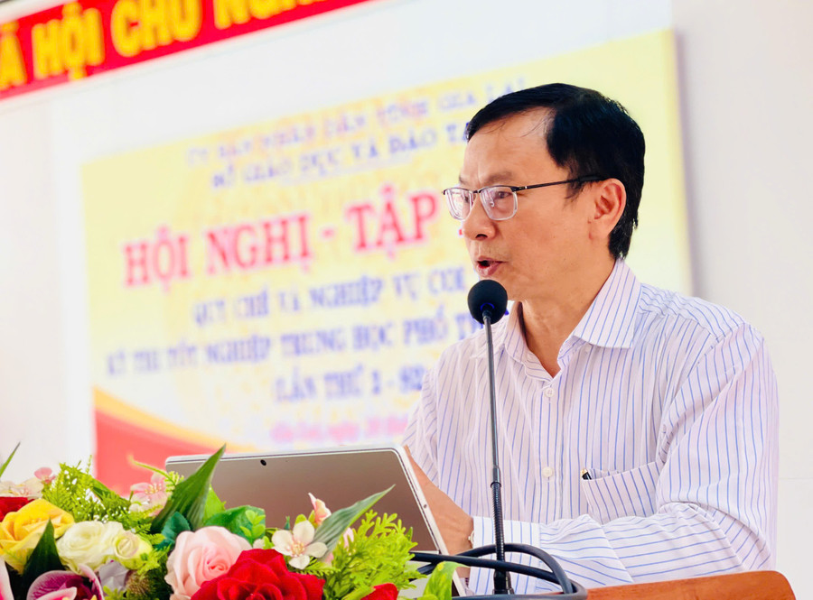 Phó Giám đốc Sở GD-ĐT Nguyễn Văn Long phát biểu tại hội nghị tập huấn. Ảnh: T.D ac6ad522e244551a0c55.jpg