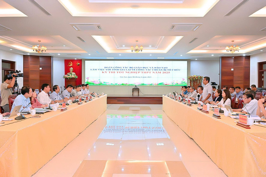 Quang cảnh buổi làm việc. Ảnh: Đ.T qcanh.jpg