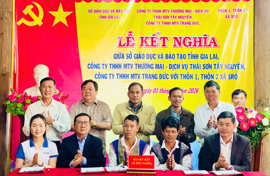 so-giao-duc-va-dao-tao-cung-cac-don-vi-doanh-nghiep-ket-nghia-voi-thon-1-thon-2-xa-sro.jpg
