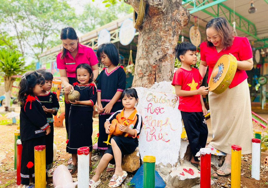 Trường Mẫu giáo Hoa Sữa tập trung xây dựng môi trường học tập đề cao tình yêu thương, sự quan tâm, chia sẻ; tạo kết nối, đồng thuận giữa phụ huynh và nhà trường. Ảnh: T.D bacf9521830e35506c1f.jpg