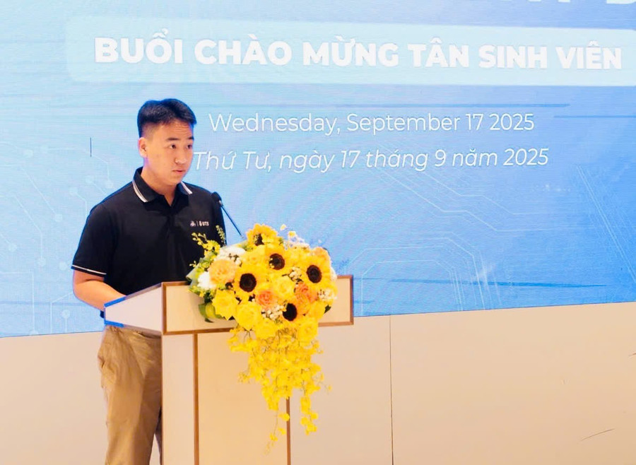 Em Lê Huỳnh Tấn Vũ-thủ khoa ngành Công nghệ thông tin (Trường Đại học Bách khoa) phát biểu tại lễ chào đón tân sinh viên khóa 2025. Ảnh: NVCC le-huynh-tan-vu-thu-khoa-nganh-cong-nghe-thong-tin.jpg