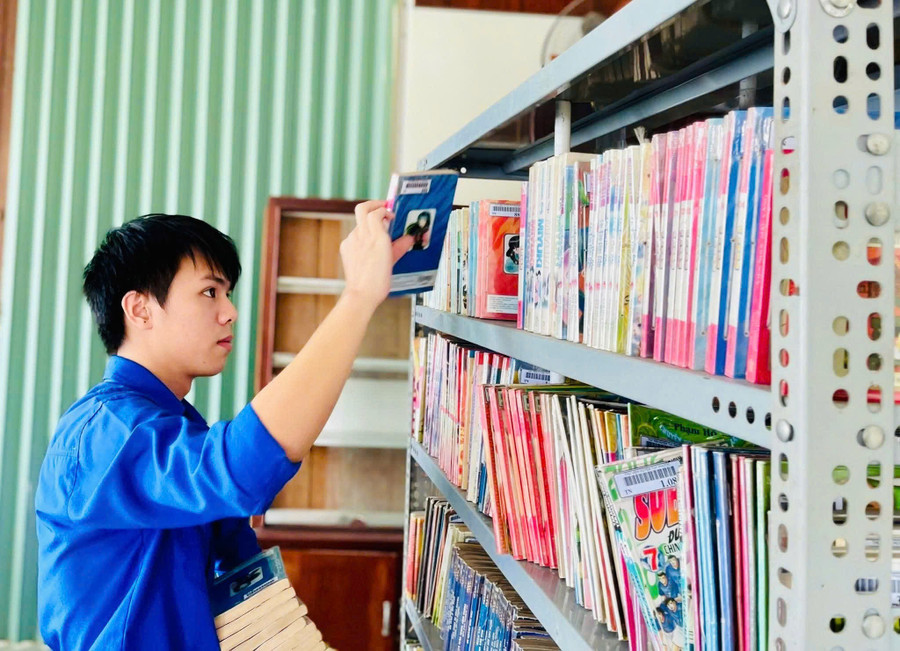 Gần 750 đầu sách với nội dung phong phú được đưa về Thư viện Hy vọng để phục vụ người dân. Ảnh: T.D gen-h-z7024941484748-ca0c9dce83a40ed093b420e45cff6193.jpg
