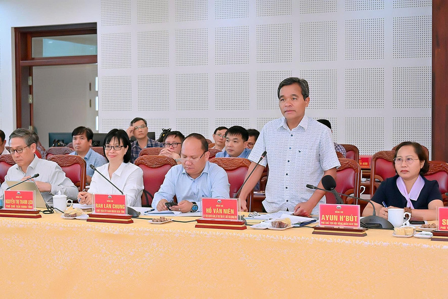 Bí thư Tỉnh ủy Gia Lai Hồ Văn Niên phát biểu tại buổi làm việc. Ảnh: Đ.T a-nien.jpg