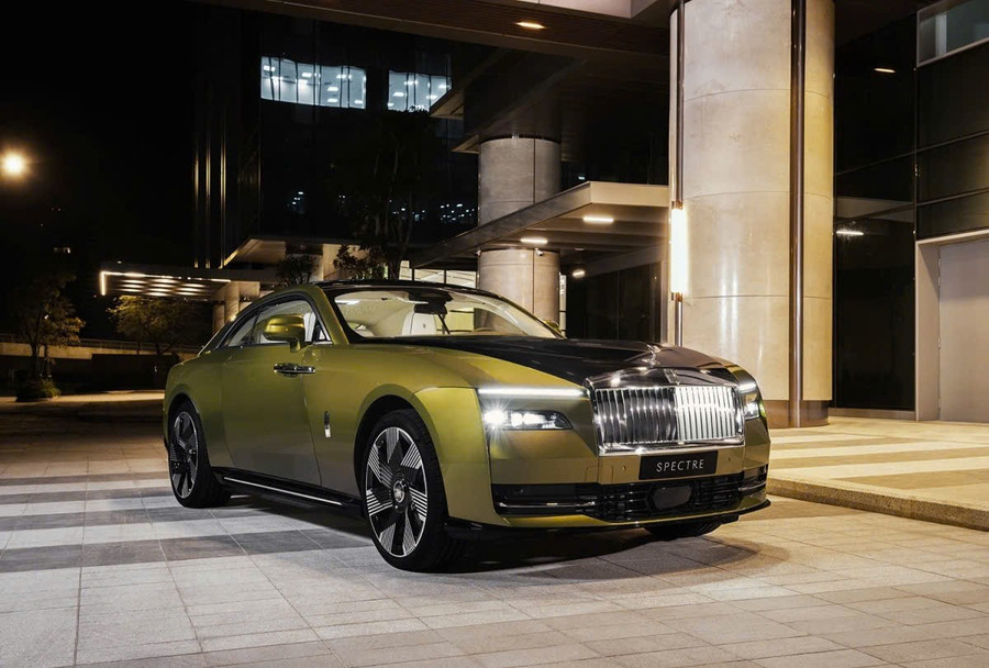 Rolls-Royce Spectre được trang bị các tính năng công nghệ Bespoke tiên tiến. Ảnh: S.T 2dd6f2de9bf129af70e0.jpg