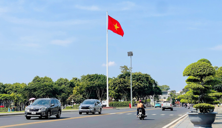 Trong không khí của kỳ nghỉ mang ý nghĩa lịch sử sâu sắc, Gia Lai trở thành điểm đến hấp dẫn để du khách thập phương khám phá, tìm hiểu. Ảnh: Trần Dung 7daccae7d5d767893ec6.jpg