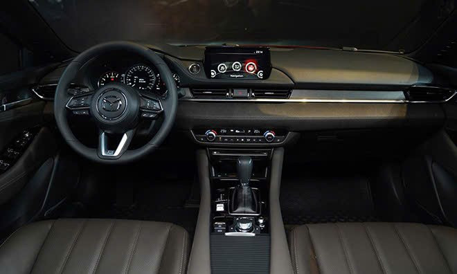 Ưu điểm của Mazda 6 chính là công nghệ tiên tiến cùng giá cả rẻ hơn các đối thủ. Ảnh: S.T c80960034a98f9c6a089.jpg