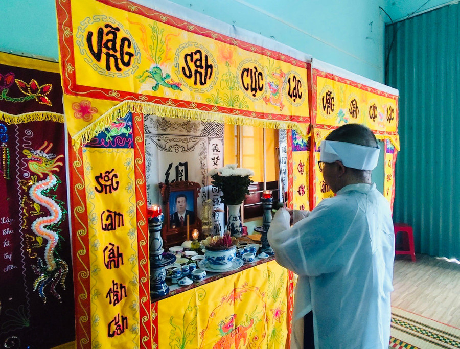Cha mẹ lần lượt qua đời trong những ngày Nguyên chuẩn bị quay lại giảng đường tiếp tục năm học mới 2025-2026. Ảnh: T.D 2c8e46fcd3425b1c0253.jpg