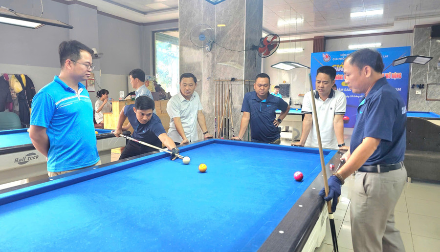 Giải đấu quy tụ các cơ thủ là phóng viên thường trú các cơ quan báo chí tại tỉnh Gia Lai. Ảnh: R.H z6723649611156-b43ef65058e31e89b6e9a9acb2561250.jpg