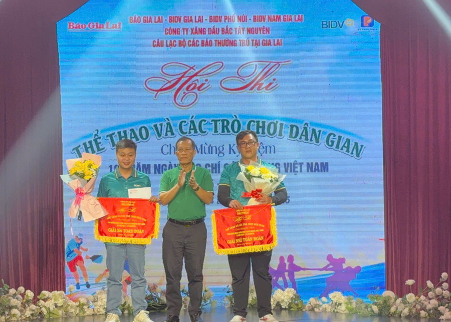 Sôi nổi Hội thi thể thao, trò chơi dân gian chào mừng kỷ niệm 100 năm ngày Báo chí Cách mạng Việt Nam ảnh 8 z6704407051821-fd4471c6e26b3d8709d7e4c1c8a2451e.jpg