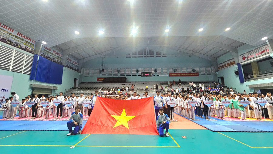 Quang cảnh khai mạc Giải Vô địch Taekwondo tỉnh Gia Lai năm 2025. Ảnh: R.H z6715101683326-7b5d8f7339ee6562f241720bd84819aa.jpg