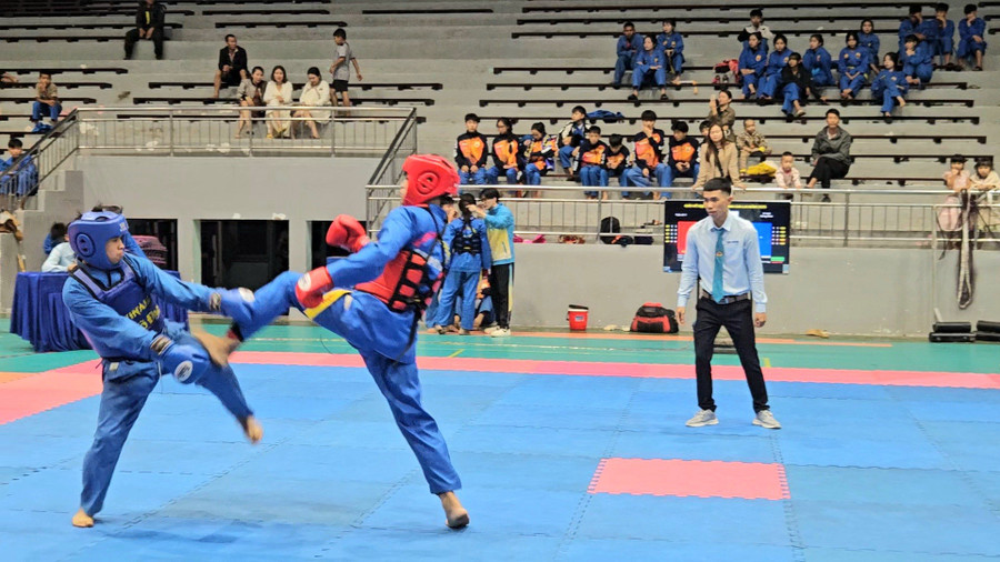Các vận động viên thi đấu nội dung đối kháng. Ảnh: R.H videocapture-20250628-200736.jpg