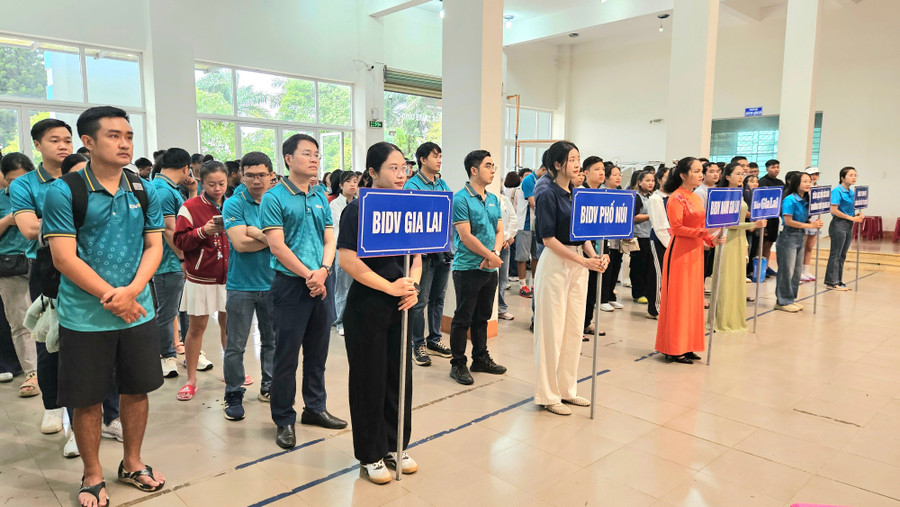 Tham hội thi có hơn 350 vận động viên đến từ các cơ quan, đơn vị. Ảnh: Ngọc Duy 1000018235.jpg