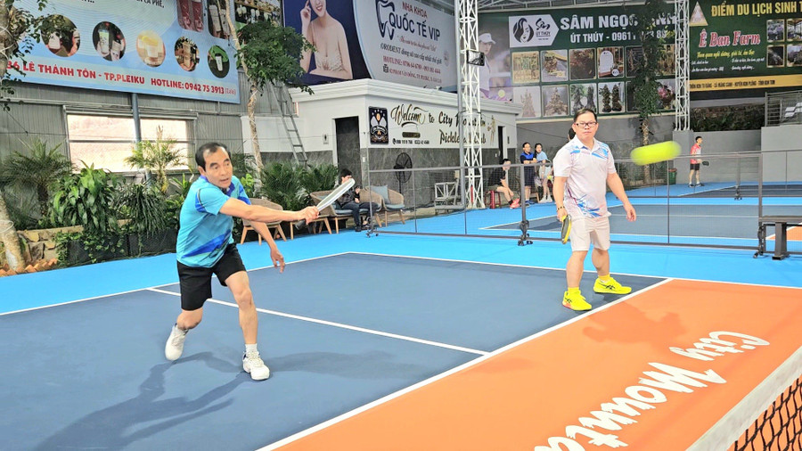 Hội thi bao gồm 1 môn thể thao Pickleball và 5 trò chơi dân gian. Ảnh: Ngọc Duy 1000018252.jpg