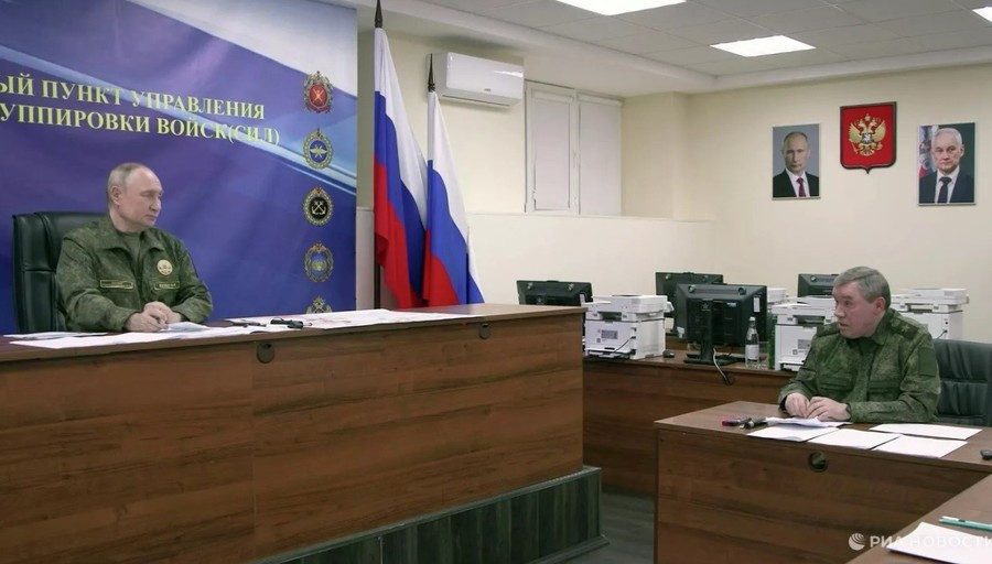 Tổng thống Vladimir Putin và Tổng tham mưu trưởng các lực lượng vũ trang Nga Valery Gerasimov. Ảnh: TST tong-thong-vladimir-putin-va-tong-tham-muu-truong-cac-luc-luong-vu-trang-nga-valery-gerasimov.jpg