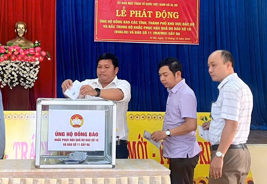 can-bo-dang-vien-va-nguoi-dan-xa-al-ba-tinh-gia-lai-ung-ho-dong-bao-mien-bac-va-bac-trung-bo-khac-phuc-hau-qua-bao-lu-anh-ns.jpg