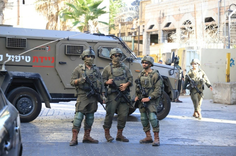 Binh sĩ Israel tại một khu vực ở Bờ Tây ngày 2-9. Ảnh: AFP b1.jpg