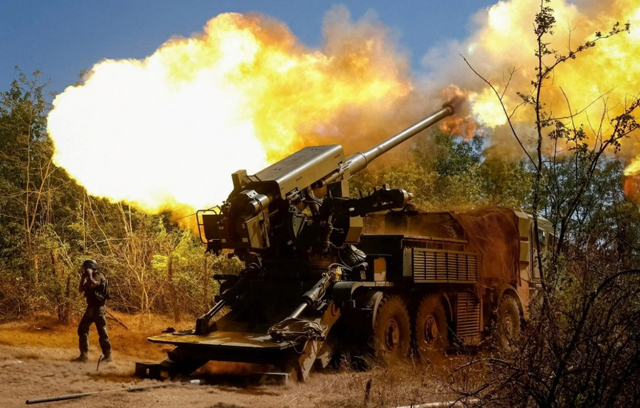 Ukraine khai hỏa lựu pháo về phía quân đội Nga trên tiền tuyến. Ảnh: Reuters m3.jpg