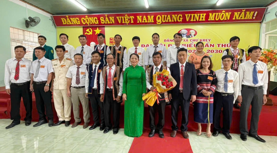 Ban Chấp hành Đảng bộ xã Chư Krey nhiệm kỳ 2025-2030 ra mắt Đại hội. Ảnh: Ngọc Sang 4.jpg