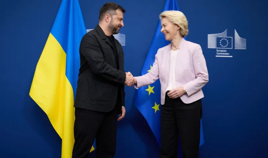 Tổng thống Ukraine Volodymyr Zelensky (trái) và Chủ tịch Ủy ban châu Âu Ursula von der Leyen trong cuộc gặp tại thủ đô Brussels (Bỉ) ngày 17-8. Ảnh: X 21.jpg