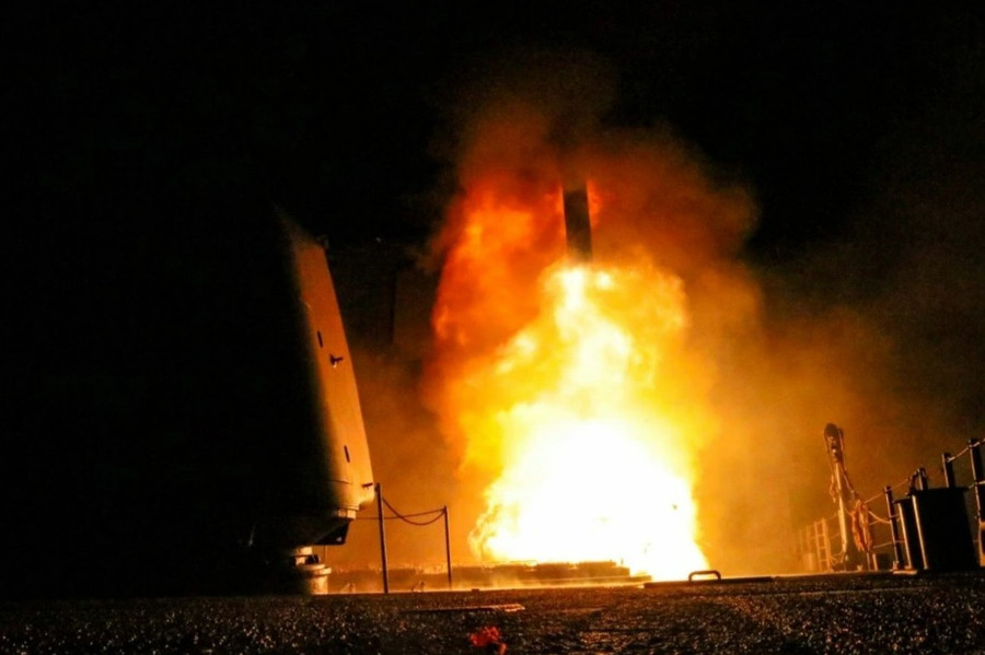 Tên lửa hành trình Tomahawk được phóng từ tàu tuần dương trang bị tên lửa dẫn đường USS Monterey của Hải quân Mỹ vào năm 2018. Ảnh: Reuters t1.jpg