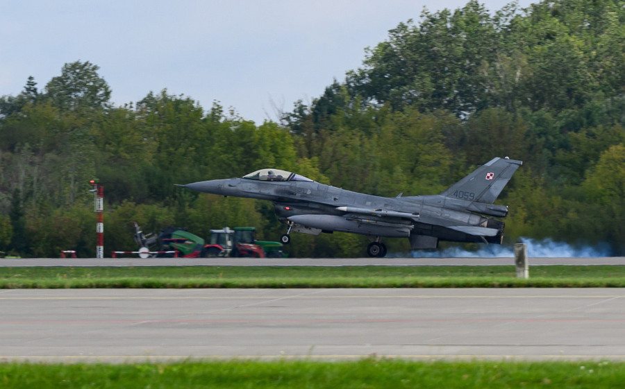 Máy bay F-16 (anh minh họa) may-bay-f-16.jpg