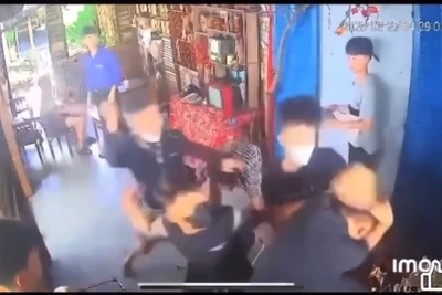 Học sinh bị đánh hội đồng đã xuất viện
