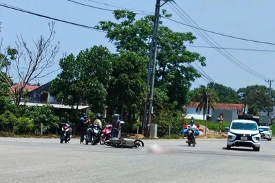 Cô giáo tử vong trên đường đi dạy về sau va chạm với xe container 