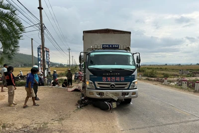 Va chạm với xe tải, 1 người đi xe máy tử vong