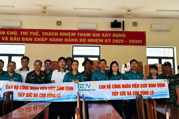 BIDV Bình Định hướng về người dân vùng lũ. Ảnh ĐVCC