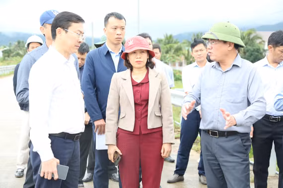 Chủ tịch UBND tỉnh Phạm Anh Tuấn kiểm tra các dự án, công trình trọng điểm tại khu vực phía Tây 