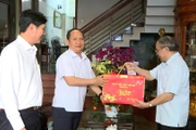 Phó Bí thư Thường trực Tỉnh ủy Rah Lan Chung thăm, chúc Tết nguyên lãnh đạo tỉnh.