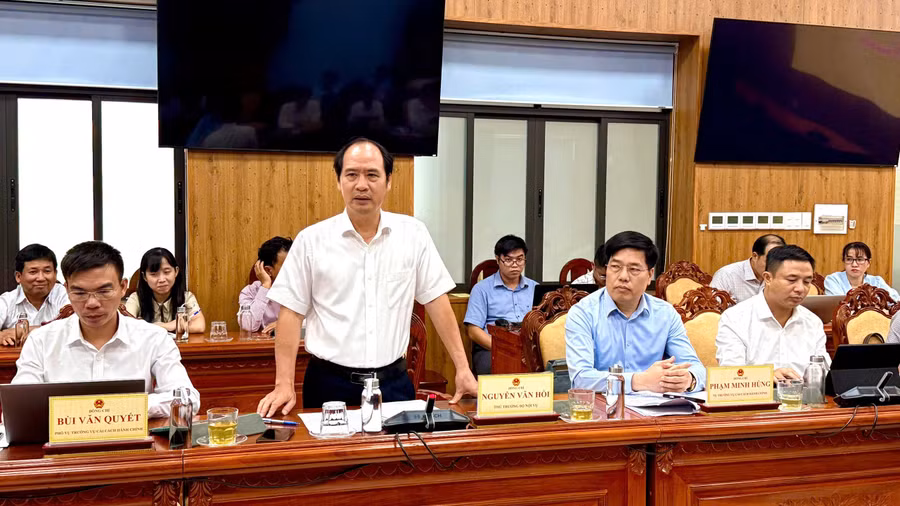 Thứ trưởng Bộ Nội vụ Nguyễn Văn Hồi phát biểu tại buổi làm việc. Ảnh: Hoàng Vũ