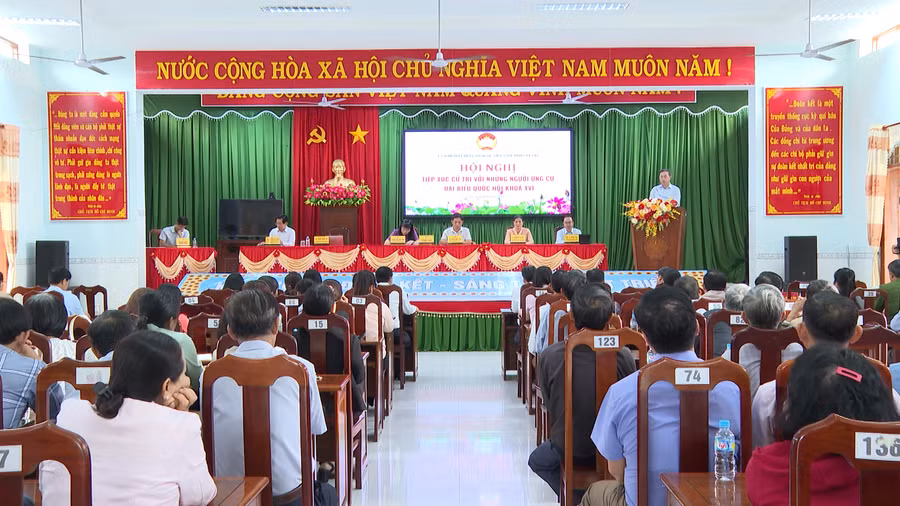 quang-canh-buoi-tiep-xuc.png