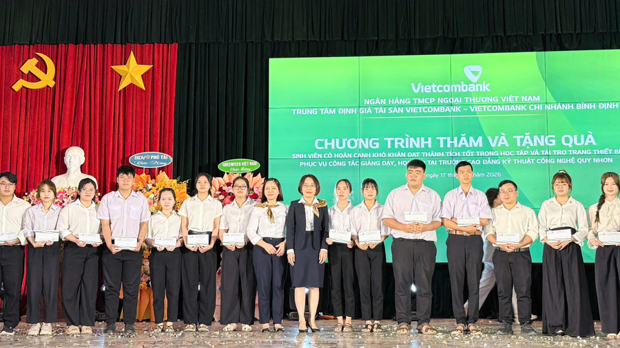 20-sinh-vien-co-hoan-canh-kho-khan-hoc-tap-tot-nhan-hoc-bong-tai-chuong-trinh.jpg