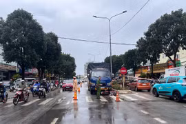 Gia Lai: Xe tải va chạm xe máy, 2 ông cháu tử vong thương tâm